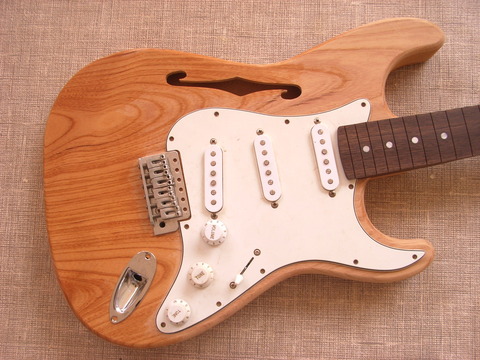 ストラトキャスター シンライン・カスタムボディ② : TORU FUJII
