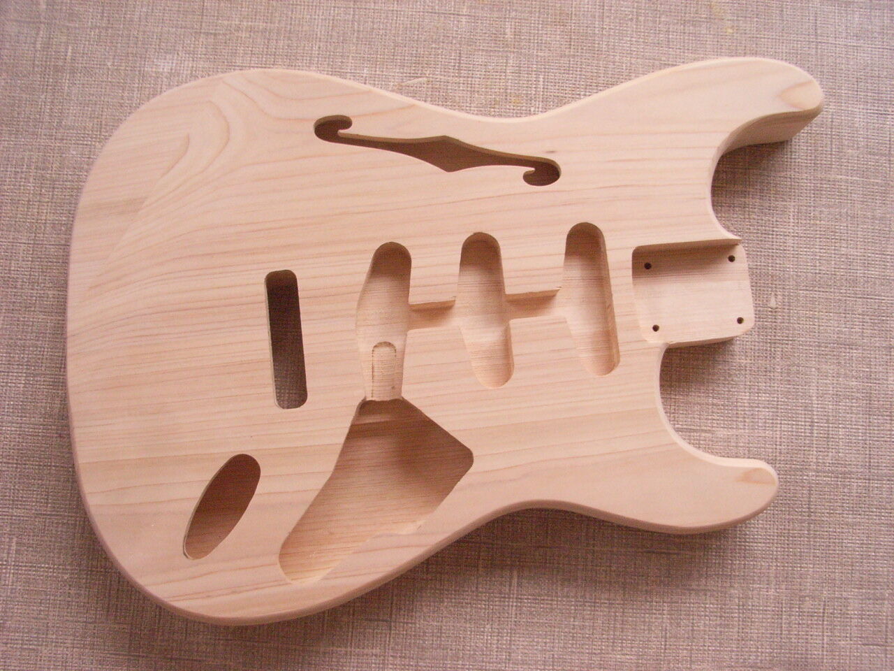 ひのきでストラトキャスター シンライン・ボディを作る : TORU