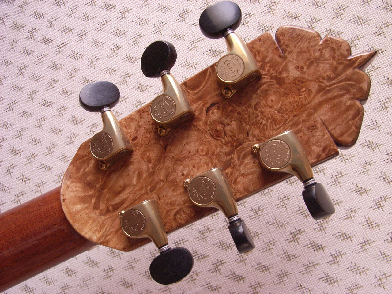 ようやくギターが完成！ : TORU FUJII GUITARS 製作日記
