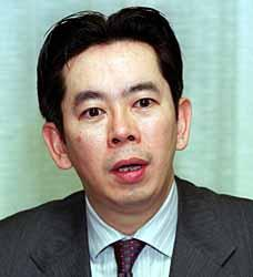 女子高生スカートに手鏡、TV活躍の植草一秀容疑者逮捕 : デコ親父は