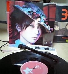 フォロワー多いけどパッとしないってのがユーミンと似てる いつまでも続きそうな泡立つ日々だった