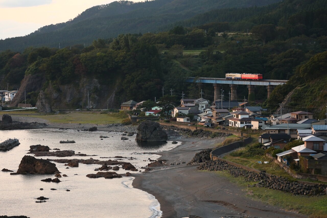 入り江の集落をあとにして いなほの徒然四季鉄帳 入り江の集落をあとにして いなほの徒然四季鉄帳