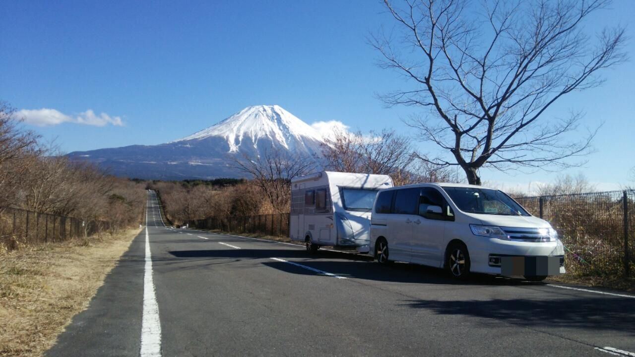 トラベルトレーラーを牽引するのに最適な国産車デリカd5 クリーンディーゼル デリカとキャンピングトレーラーとキャンプ