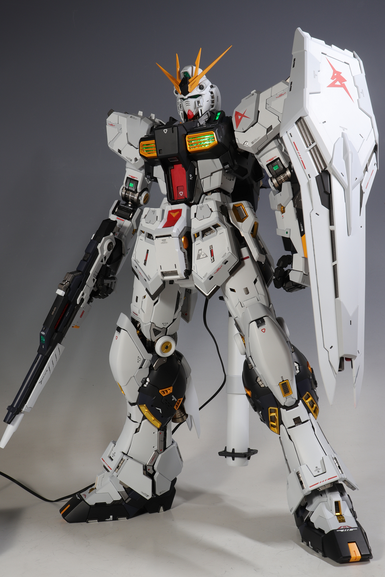 PGU νガンダム　素組み ド迫力「PGUνガンダム」の作例を素組みと比較！ さらに2026年版に