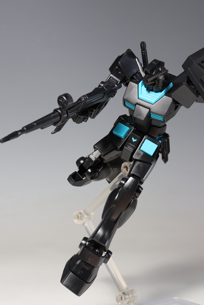 完成品 EG ガンダム [リサーキュレーションカラー/ネオンブルー] 組立て済み ガンプラ「EG RX-78-2 ガンダム［リサーキュレーションカラー