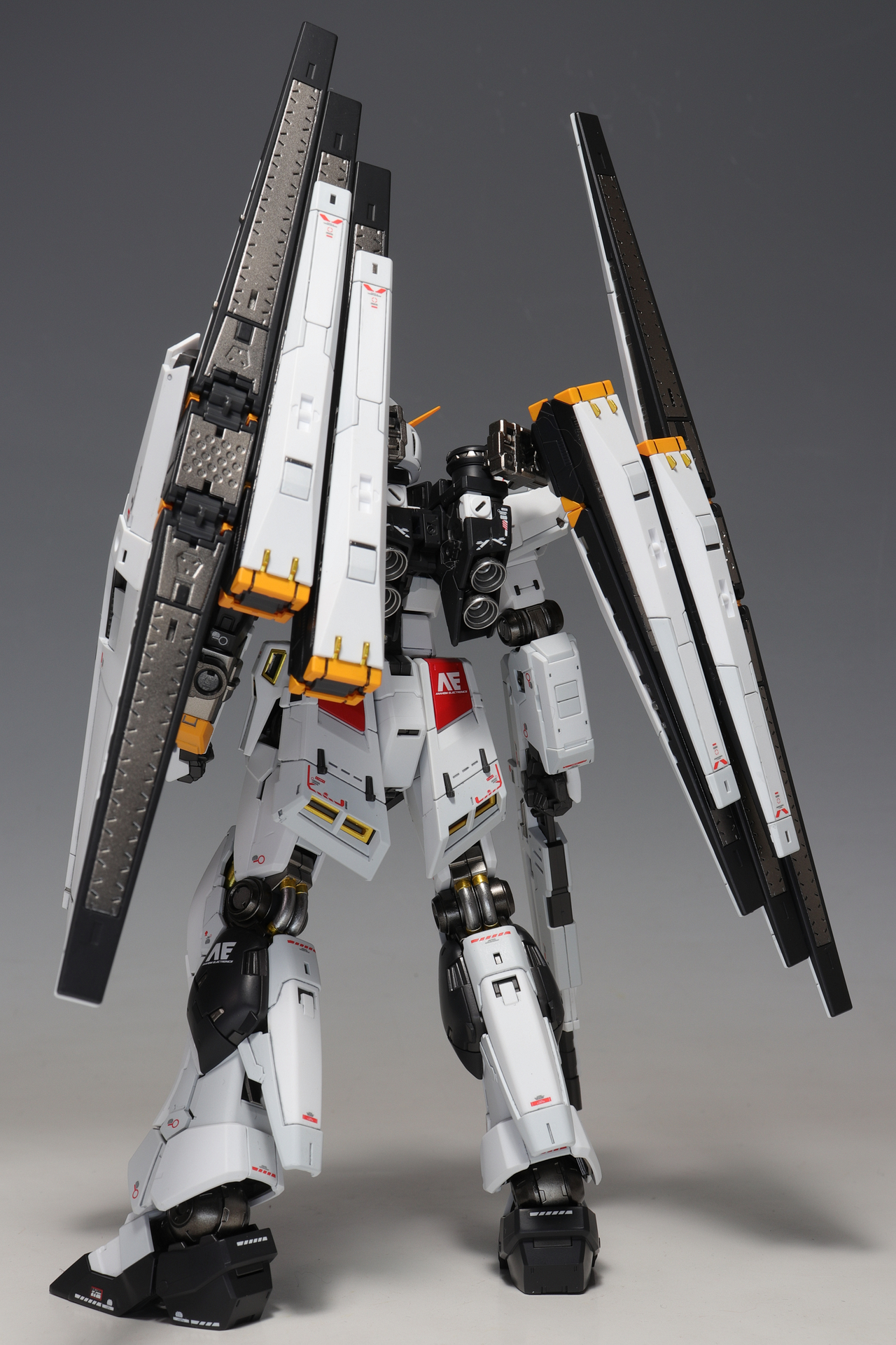 RG νガンダム (ダブル・フィン・ファンネル装備型) 塗装/完成 RG νガンダム (ダブル・フィン・ファンネル装備型) 塗装/完成