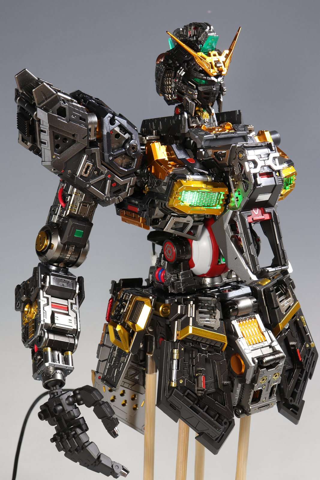 【ガンプラ完成品】 PGU νガンダム リアルタイプカラーLEDモデル おまけ付 PGU νガンダム 製作 フレーム編1 : デンデロの消失