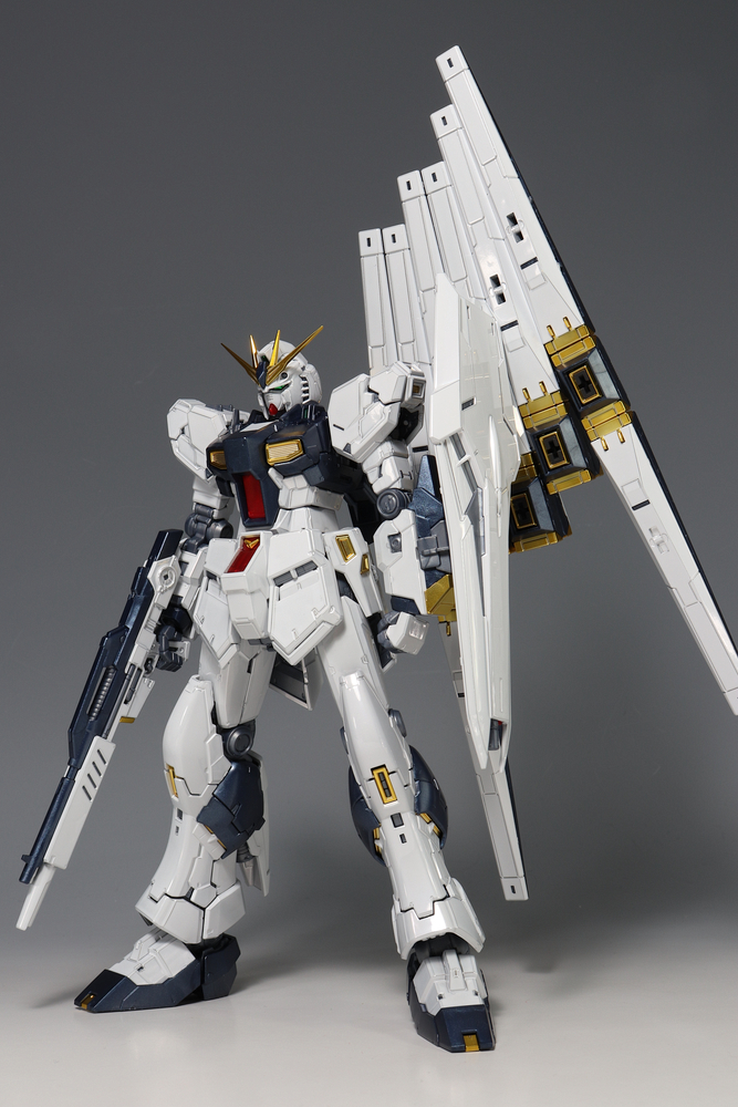 RG ガンダムベース限定 νガンダム[チタニウムフィニッシュ] : デンデロ ...