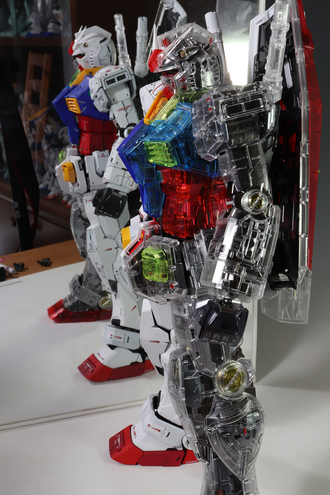 PG UNLEASHED RX-78-2ガンダム クリアカラーボディ 完成編 PG UNLEASHED RX-78-2ガンダム クリアカラーボディ 完成編