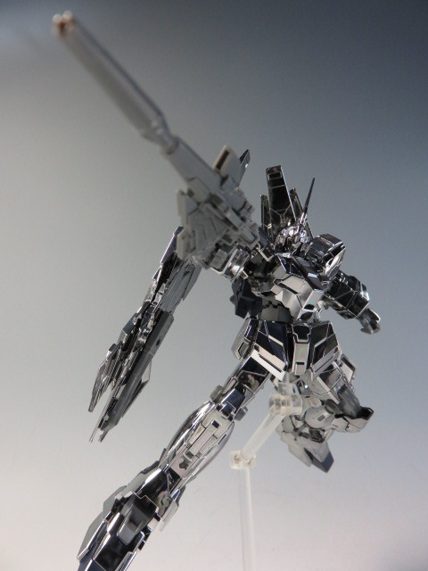 MG ユニコーンガンダム3号機　フェネクス　シルバーメッキ仕様　発光ユニット付き Amazon | バンダイ HGUC ユニコーンガンダム3号機 フェネクス
