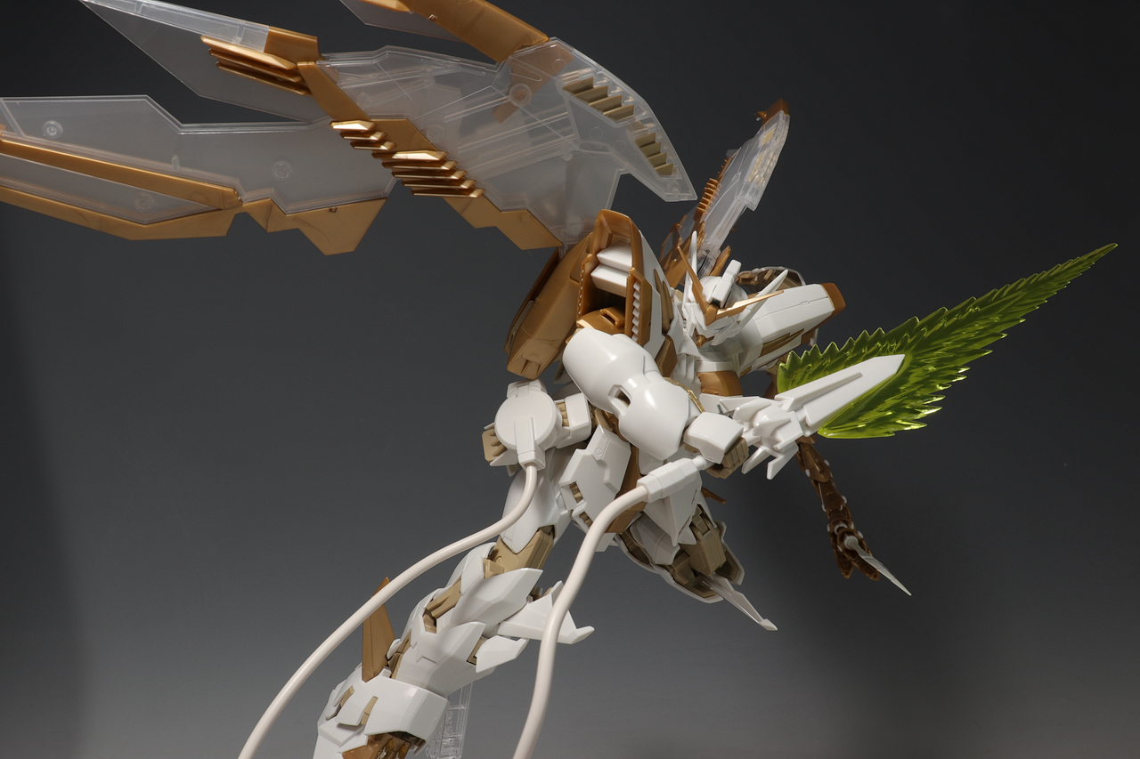 MG ガンダムエピオンEW [CROSS CONTRAST COLORS / CLEAR WHITE MG ガンダムエピオンEW [CROSS CONTRAST COLORS / CLEAR WHITE