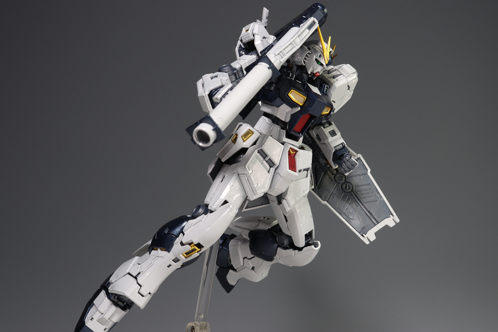 RG ガンダムベース限定 νガンダム[チタニウムフィニッシュ] : デンデロ