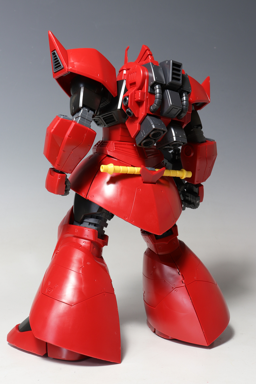 待望のMGジョニー・ライデン専用ゲルググを1/144の箱絵