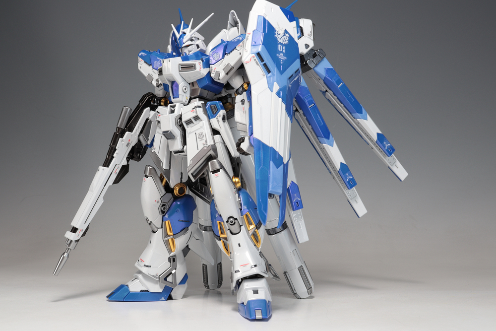 RG hi-νガンダム　チタニウムフィニッシュ