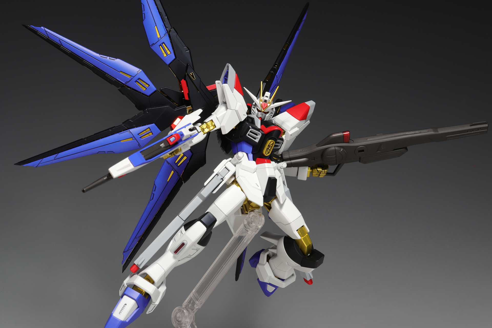 HG マイティーストライクフリーダムガンダム / ストライク HG マイティーストライクフリーダムガンダム / ストライク