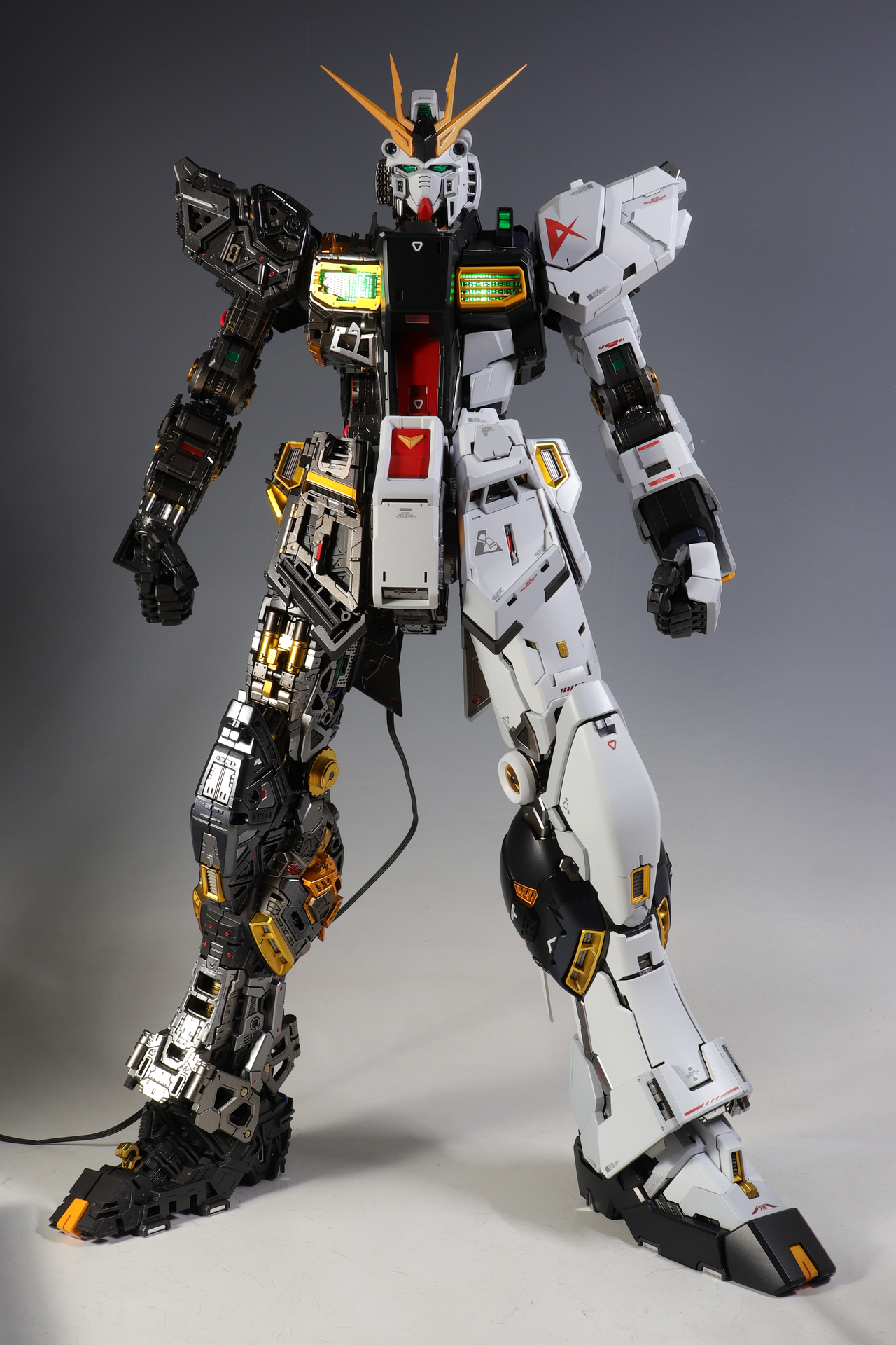 【1/60】RX-74量産型νガンダム仕様 全塗装 完成品【PGUνガンダム】 PERFECT GRADE UNLEASHED 1/60 νガンダム | バンダイ ホビーサイト
