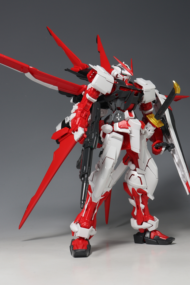 未組立MG ガンダムアストレイ レッドフレーム改 プラモデル