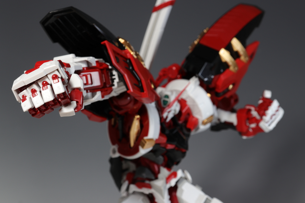 Hi-Resolution Model（ﾊｲﾚｿﾞﾘｭｰｼｮﾝﾓﾃﾞﾙ） ガンダムアストレイ レッド