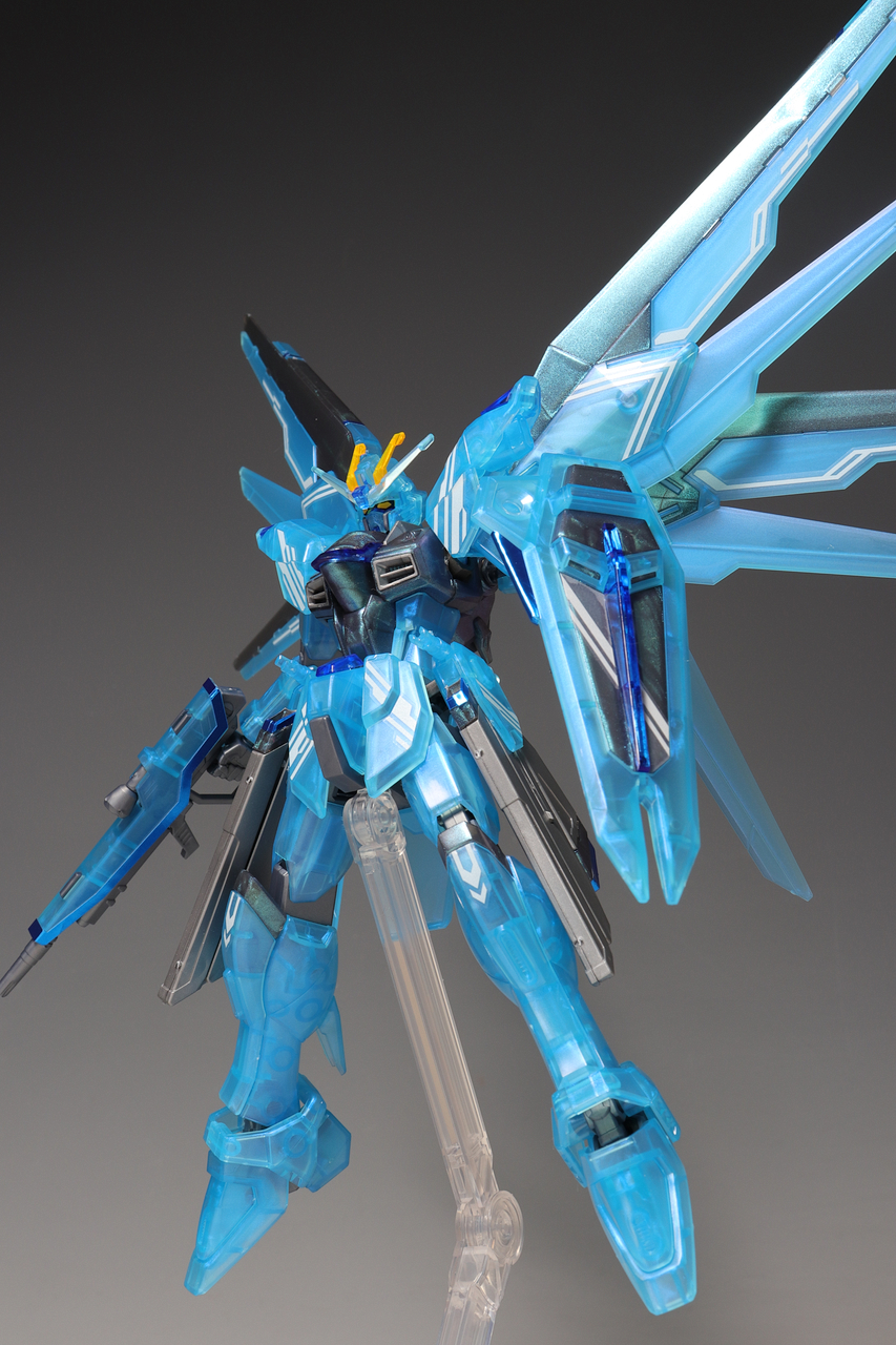 FREEDOM HG フリーダムガンダム [ポラライズドクリア] ガンプラ HGCE 1/144 フリーダムガンダム ポラライズドクリア｜てきおさん