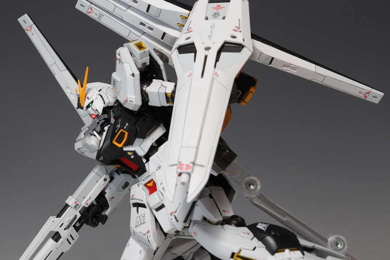 RG νガンダムダブル・フィン・ファンネル装備型 サザビー