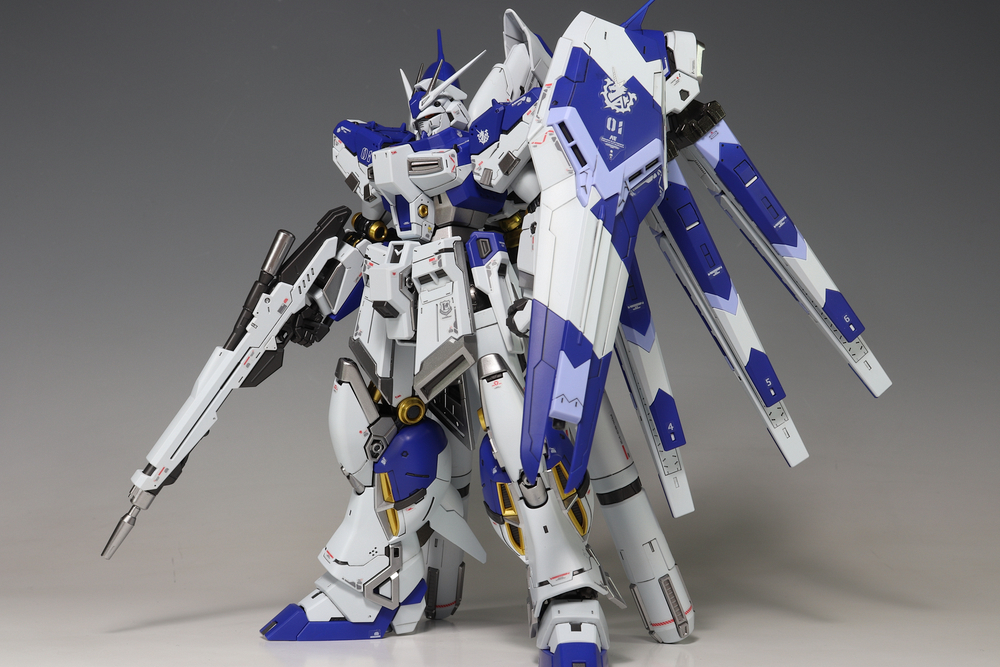 RG Hi-νガンダム　ハイニューガンダム　ガンプラ　全塗装　完成品　νガンダム