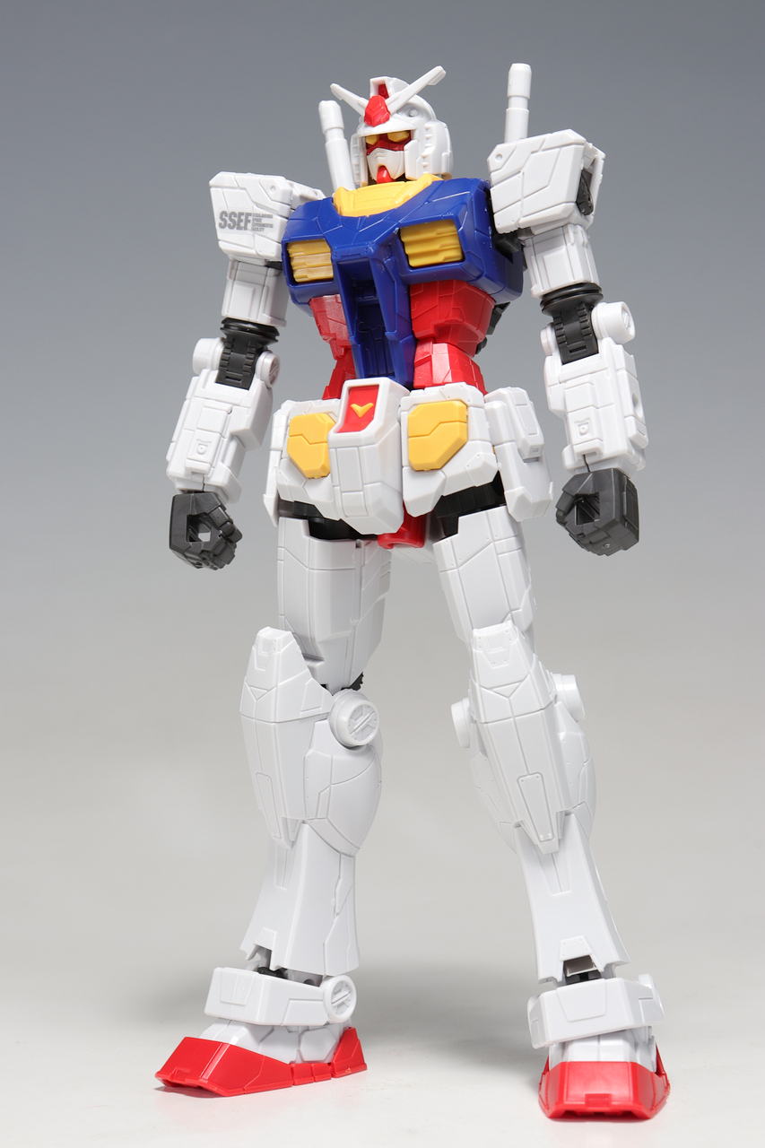 EG ガンプラ　万博 RX-78F00/E ガンダム　FA改修型　塗装完成品 万博ガンダムこと「RX-78F00/E ガンダム」のEGを成形色を活かし