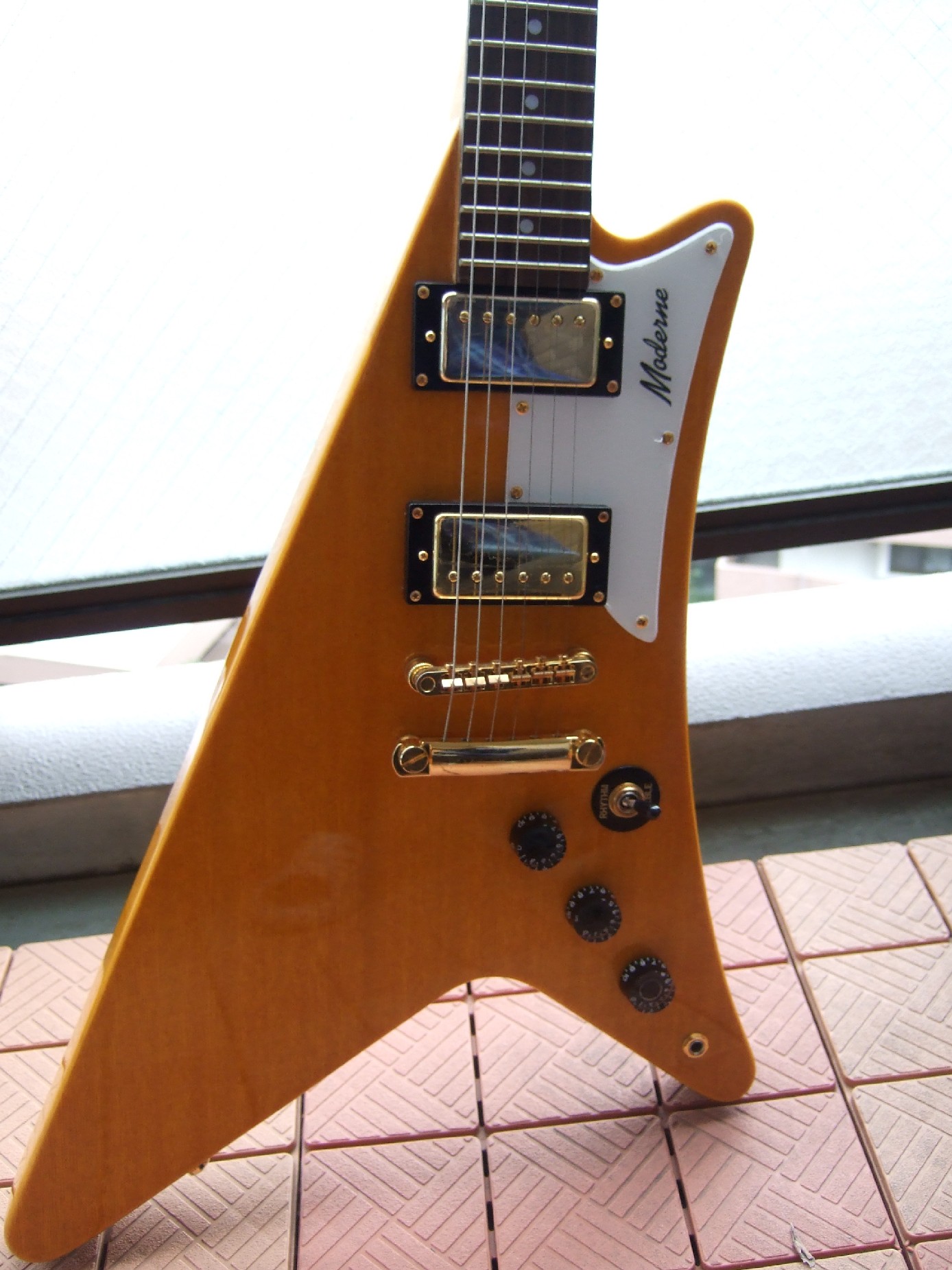UG's Guitar その5 : Arthur's place