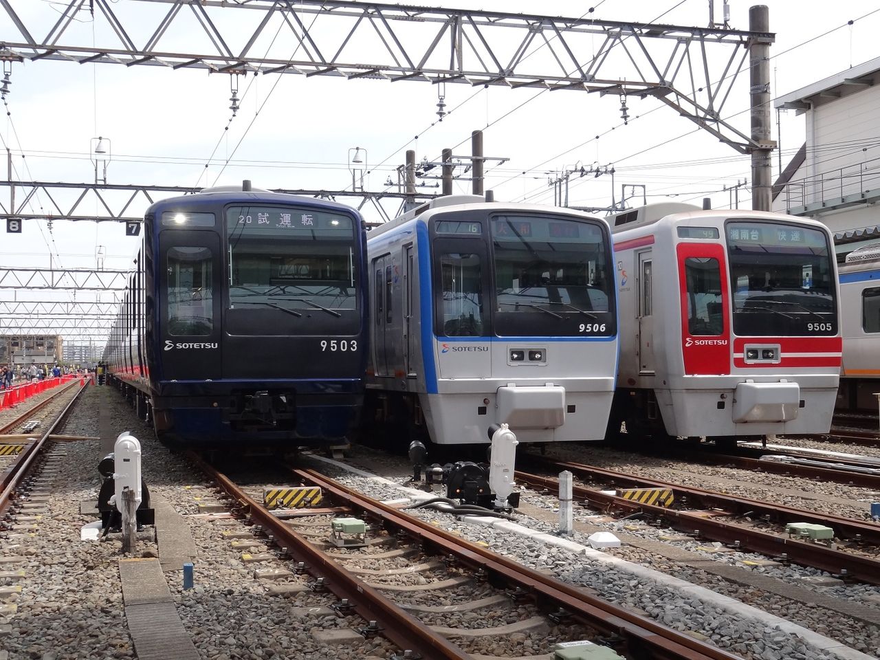 相鉄9000系リニューアル車お披露目 : レール＆KQ倶楽部