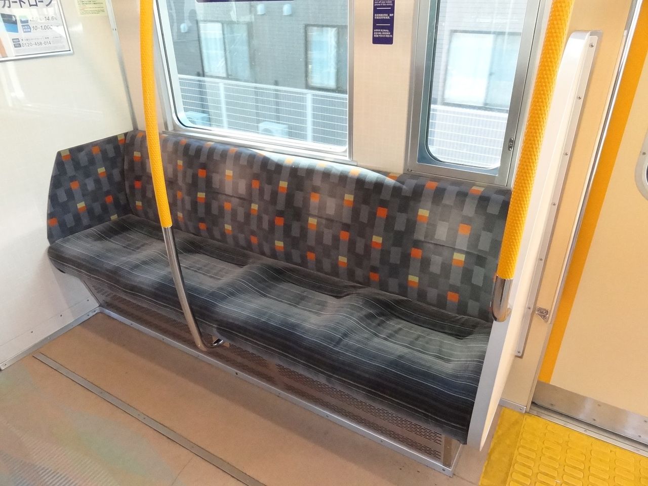小田急電鉄1000形リニューアル車（あの電車の車内を見よう） : レール
