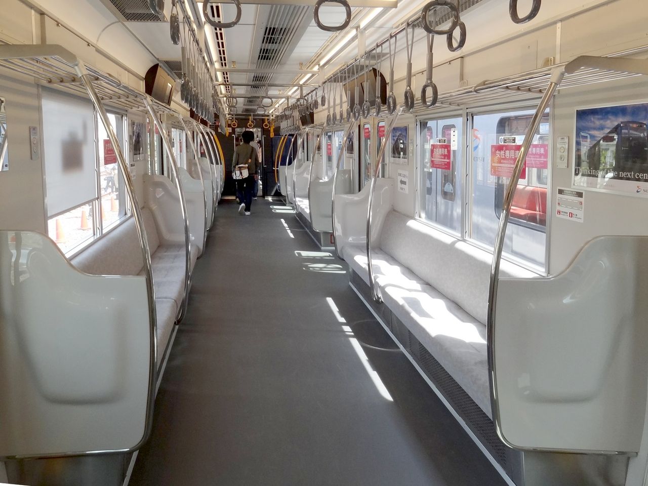 相模鉄道9000系リニューアル車（あの電車の車内を見よう） : レール