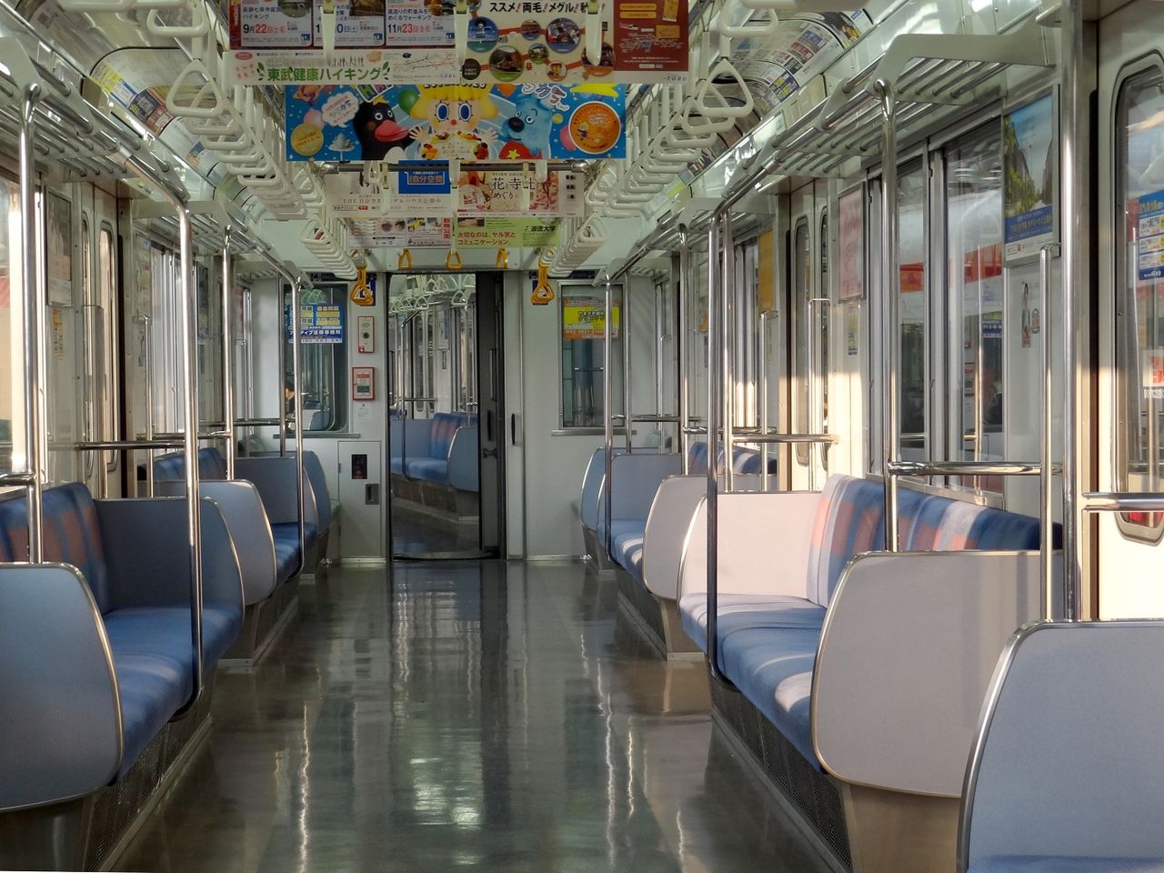 東武鉄道30000系（あの電車の車内を見よう） : レール＆KQ倶楽部