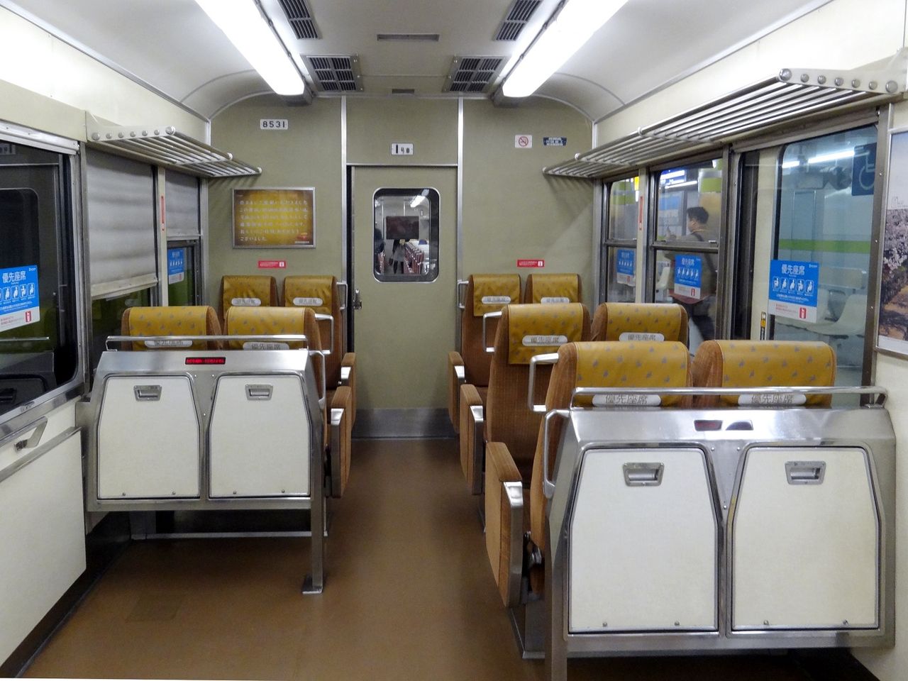 京阪電車　8081車両（旧3000系）車内号車板 京阪3000系電車 (初代) - Wikiwand