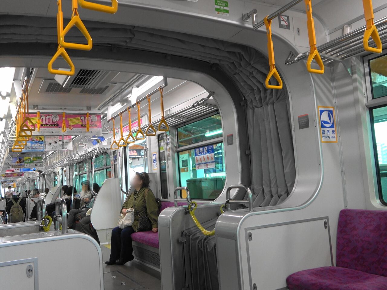 多摩モノレール　車内ドア横握り棒 多摩モノレール 車内ドア横握り棒 - メルカリ