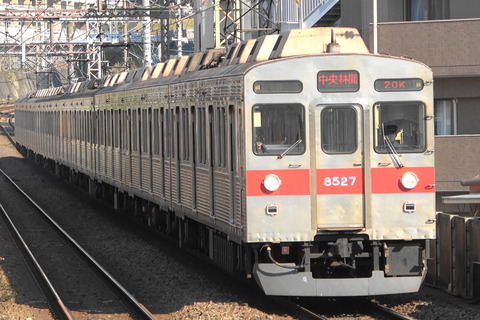 東急8500系田園都市線(※うち5両・左側) 東急8500系電車 - Wikipedia