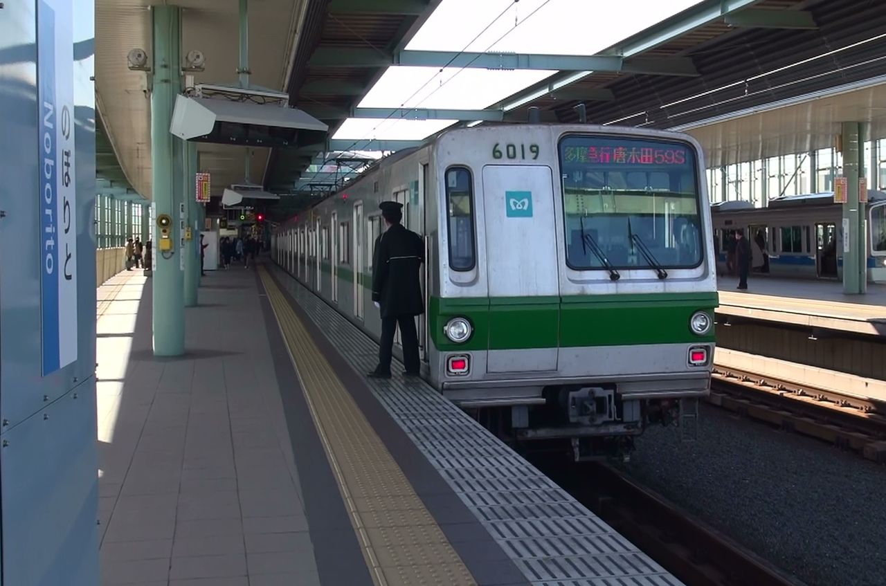 小田急線登戸駅にて レール Kq倶楽部