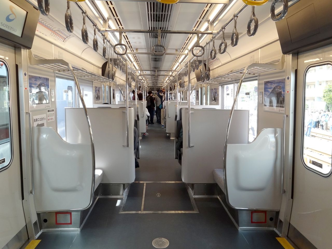 相模鉄道9000系リニューアル車（あの電車の車内を見よう） : レール
