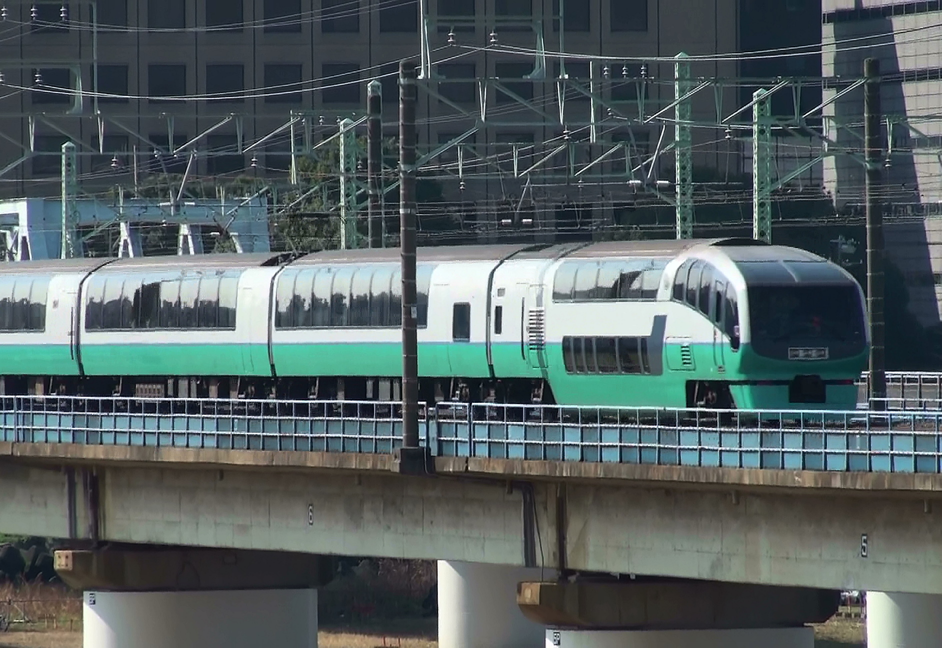 六郷土手駅