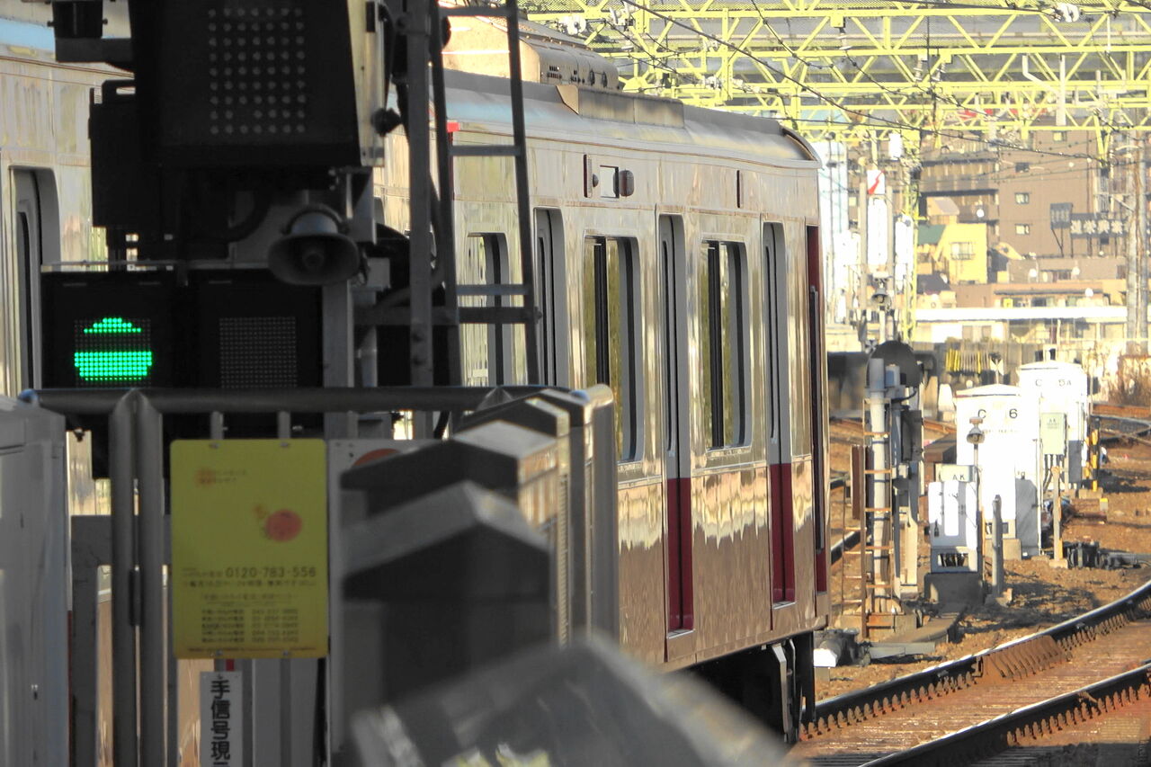 京急川崎駅のホームドア レール Kq倶楽部