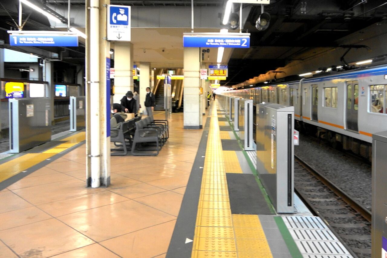 相鉄二俣川駅ホームドア設置中 レール Kq倶楽部 相鉄二俣川駅ホームドア設置中 レール Kq倶楽部