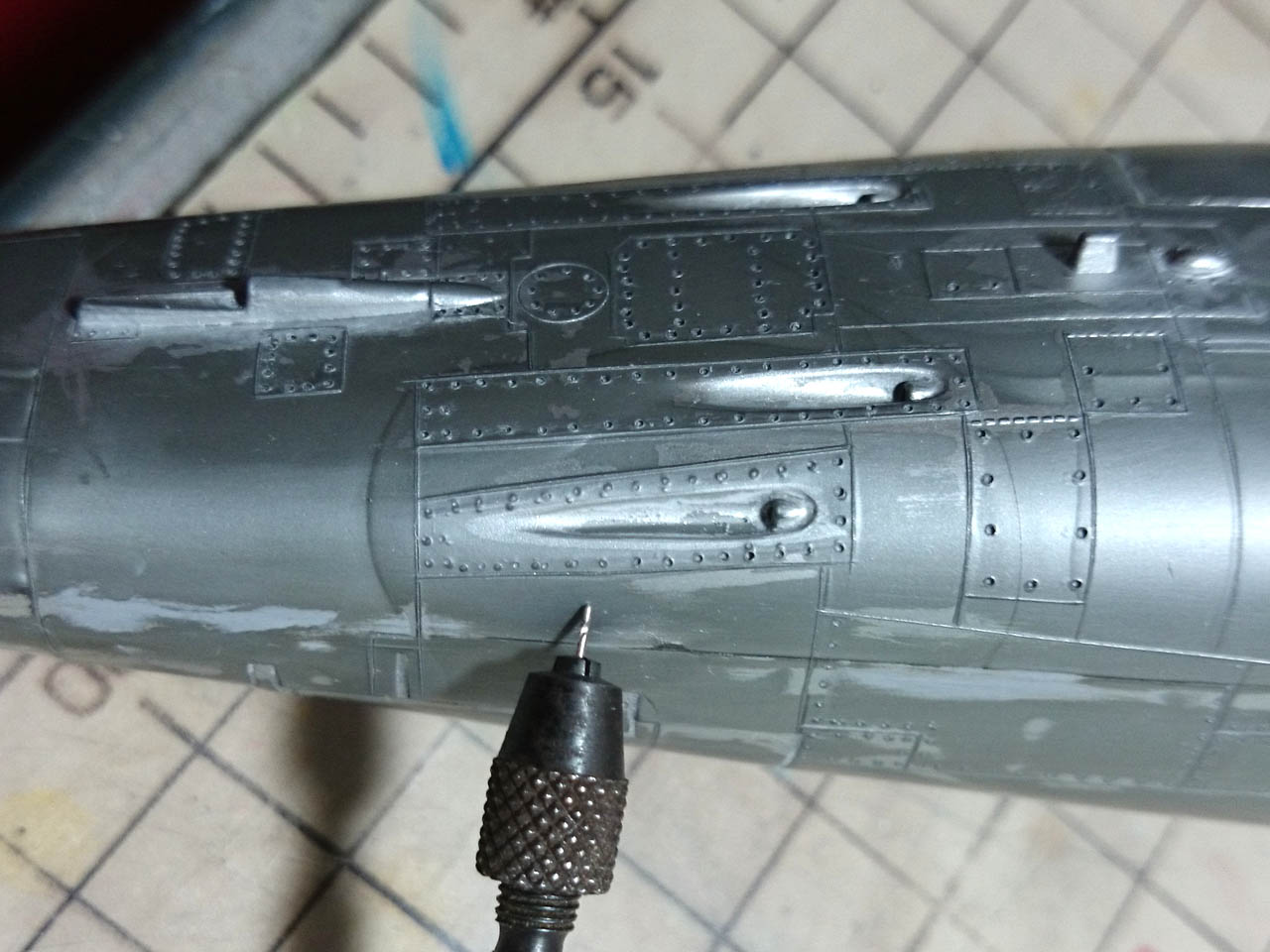 モノグラム 1 48 F 100dスーパーセイバー 製作 003 リベット打ち プラモでるでる日記 であります モノグラム 1 48 F 100dスーパーセイバー 製作 003 リベット打ち プラモでるでる日記 であります