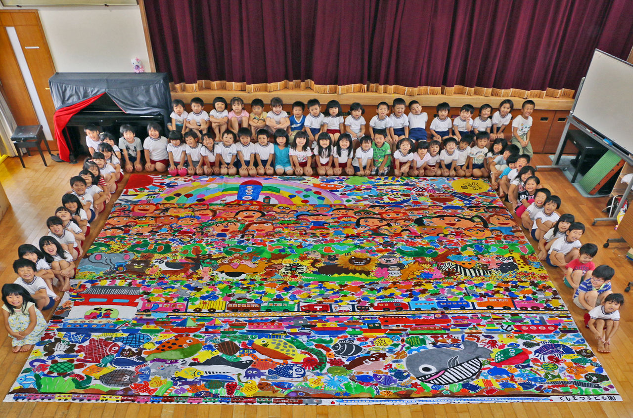 世界一大きな絵を描きました でしまつこども園