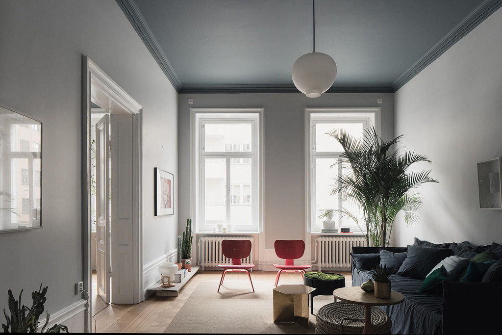 Decor File Sweden グレートーンにパステルカラーの天井