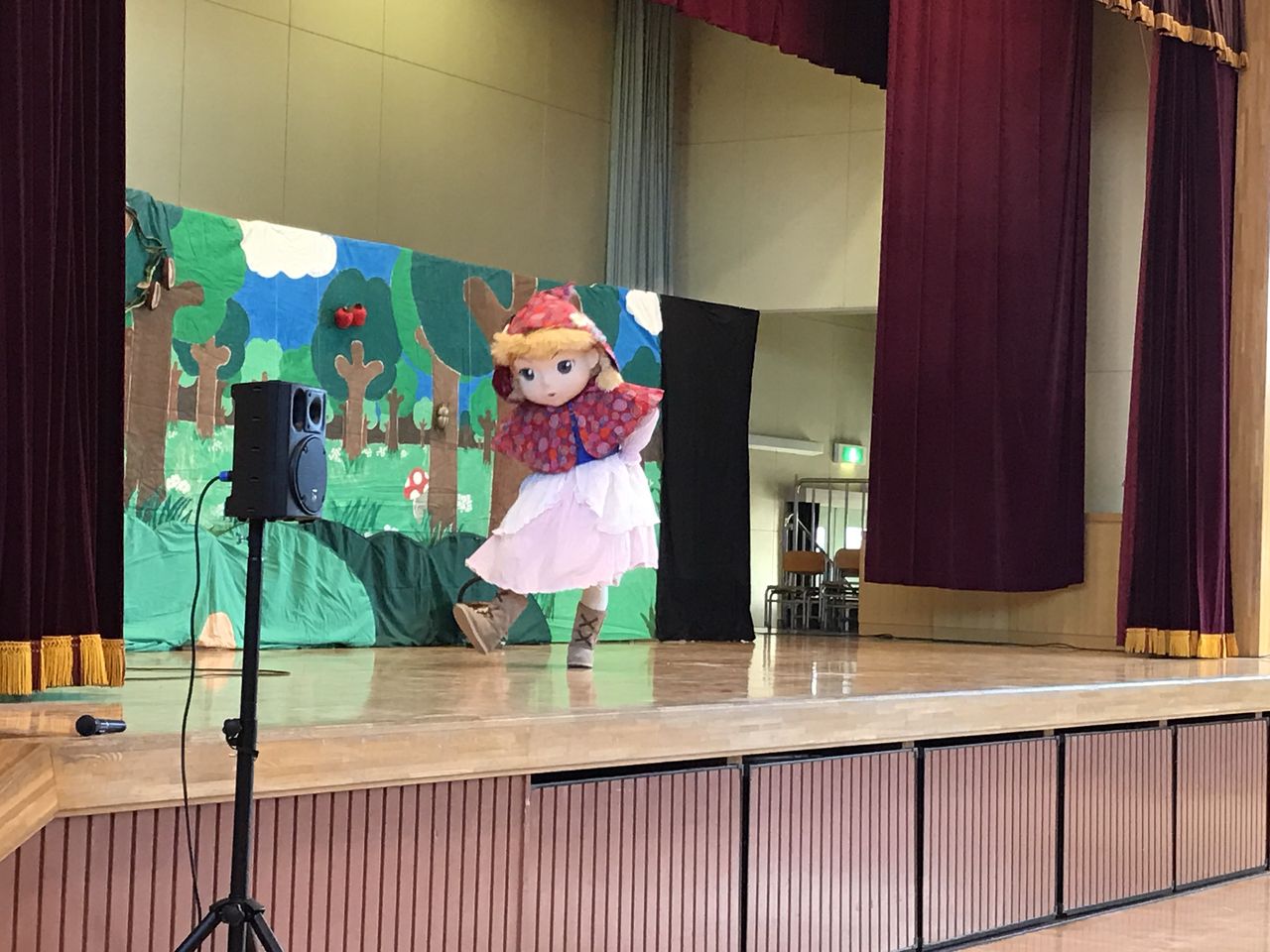 八王子の小学校で着ぐるみショー 花ずきんちゃん Destiny Planning Inc Official Blog 八王子の小学校で着ぐるみショー 花ずきんちゃん Destiny Planning Inc Official Blog