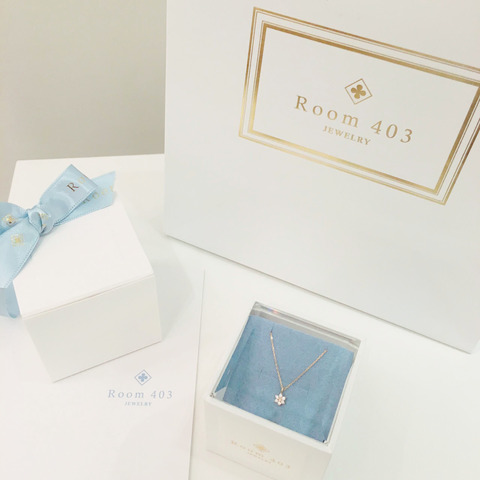 プティリリィネックレス