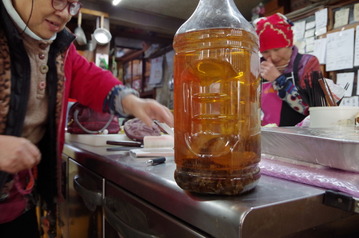 IMGP2606山代屋のまむし焼酎漬け