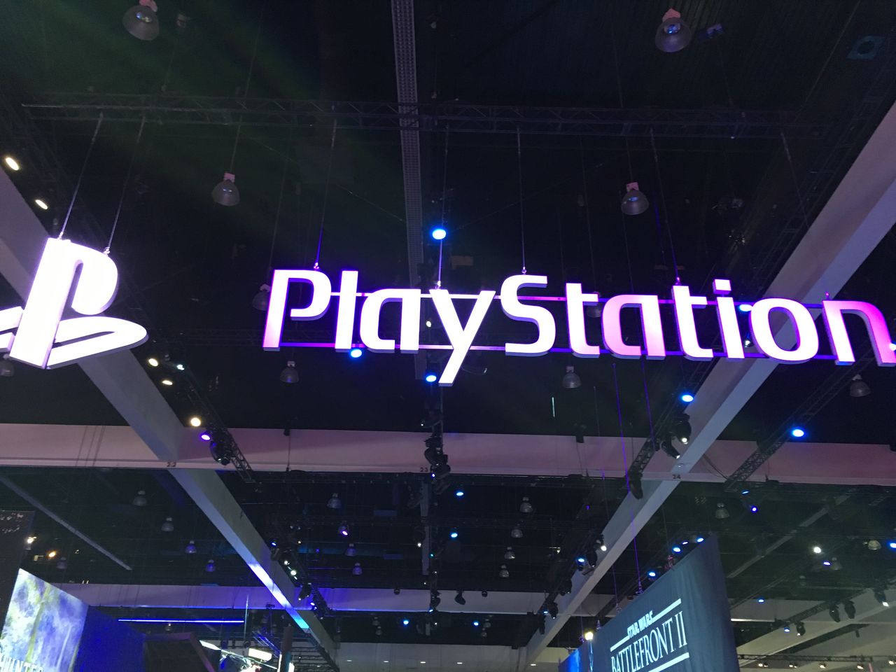 #FikaDika: 5 秒以内で T シャツをたたむ方法