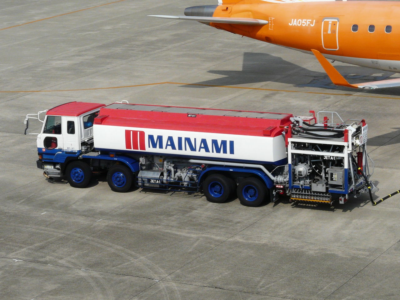 亜鉛板としゃもろの仕事風景 働く車全般