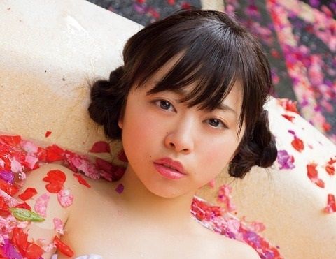 【画像】元乃木坂46伊藤寧々、可愛らしい水着姿でヘルシー美ボディ披露！