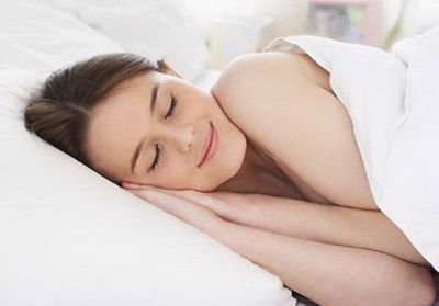 【研究】何も着ないで寝ると良質な睡眠とダイエット効果がある