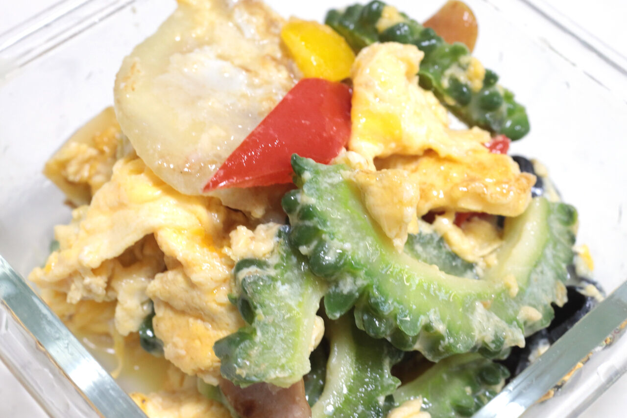 アンガス牛の薄切りステーキ 鮭とベーコンのフライ 地場産じゃがいものきんぴら カレー風味 ゴーヤちゃんブルー 地場産トマトとブロッコリーのサラダ ナスと 油揚げの味噌汁 今日の弁当問題 アンガス牛の薄切りステーキ 鮭とベーコンのフライ 地場産じゃがいものきんぴら カレー風味 ゴーヤちゃんブルー 地場産トマトとブロッコリーのサラダ ナスと 油揚げの味噌汁 今日の弁当問題